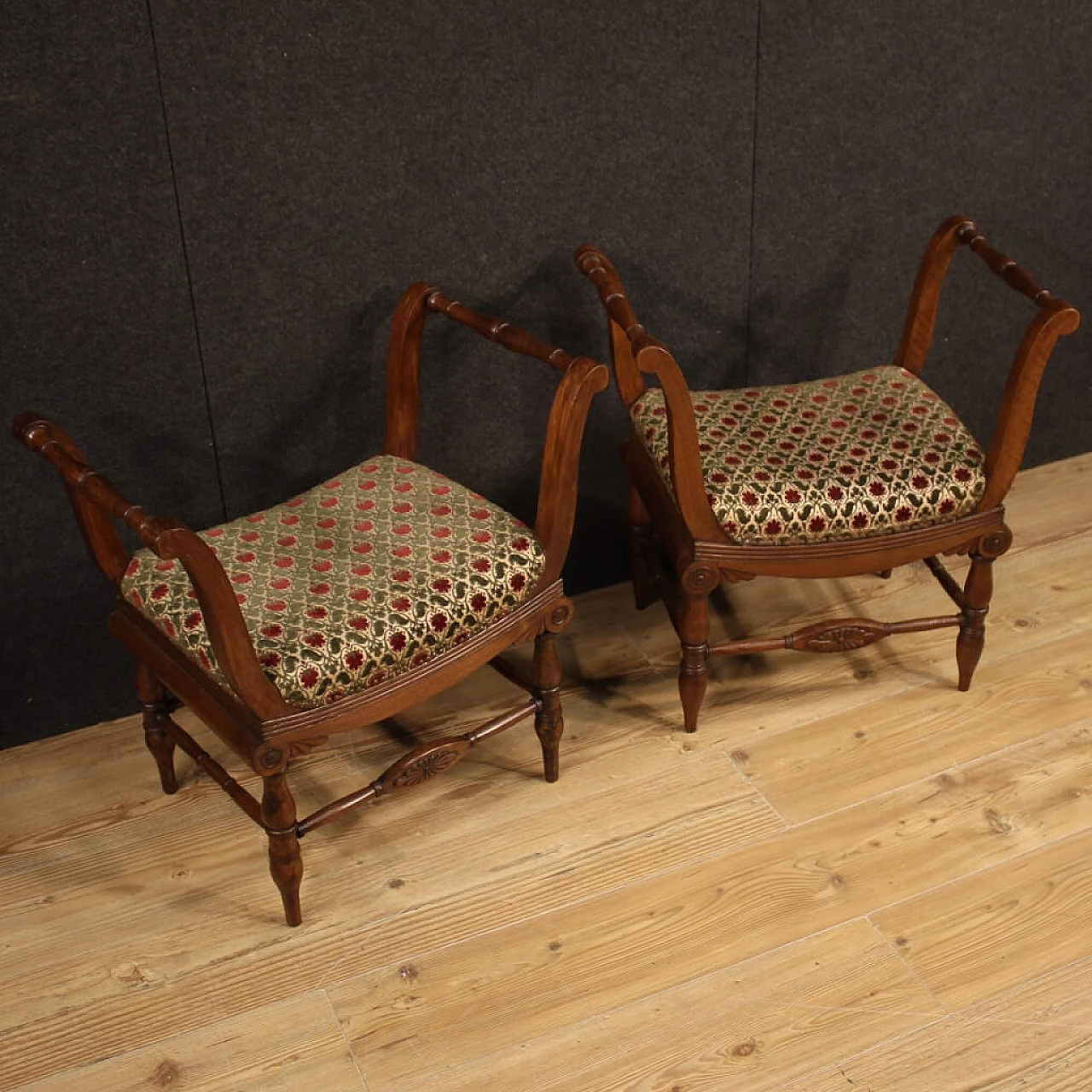Pair of Charles X benches in carved walnut and floral fabric, 19th century 1116099