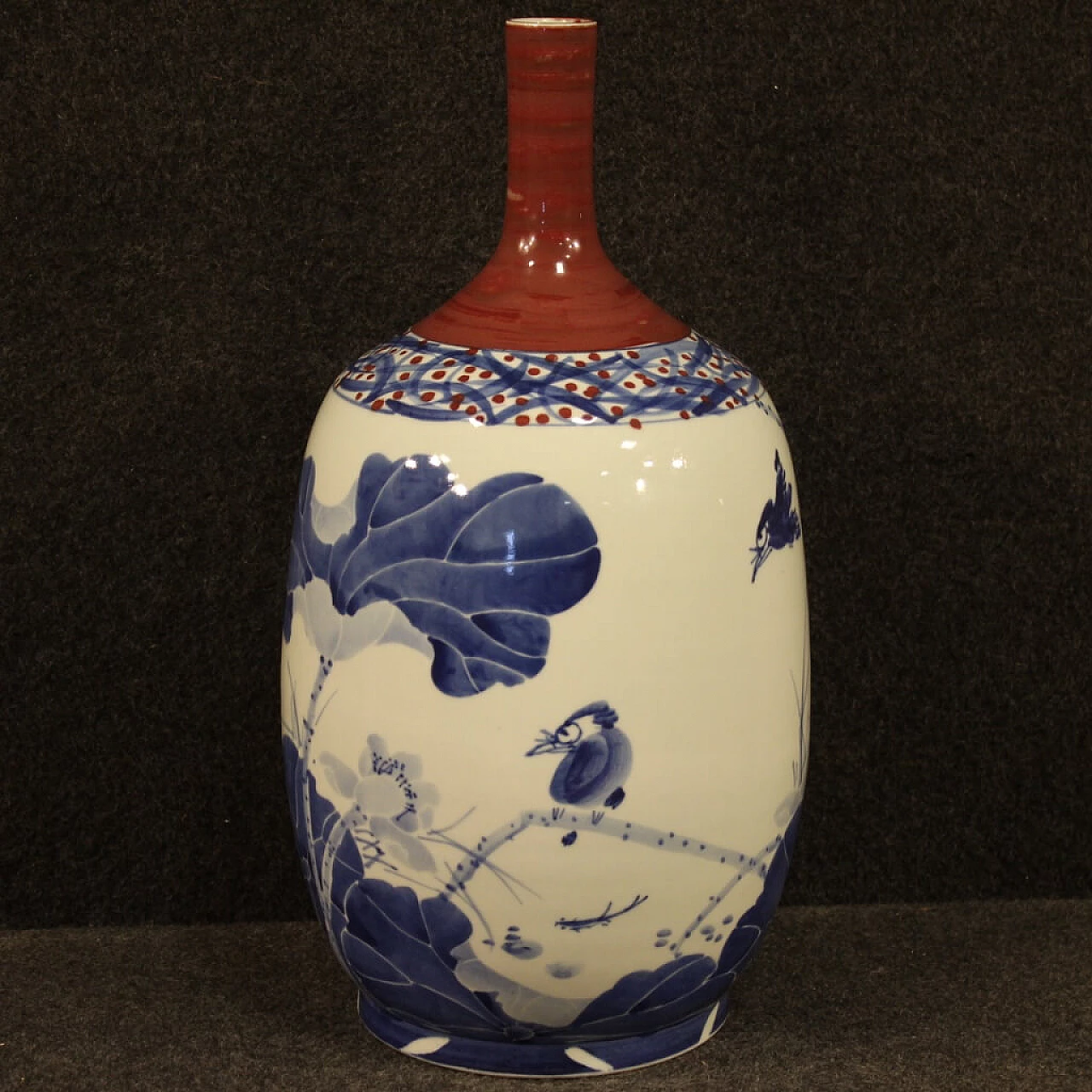 Chinese painted ceramic vase 1116440