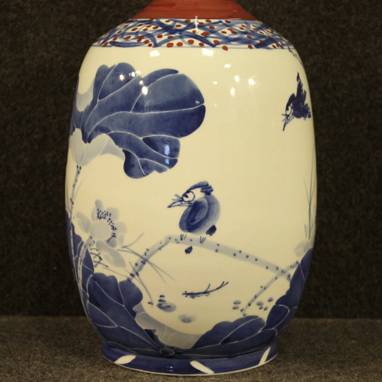 Chinese painted ceramic vase 1116441