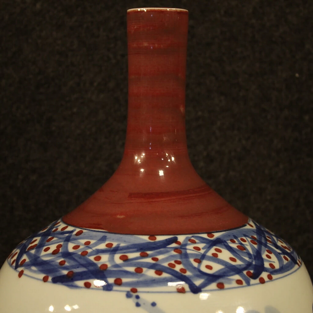 Chinese painted ceramic vase 1116444
