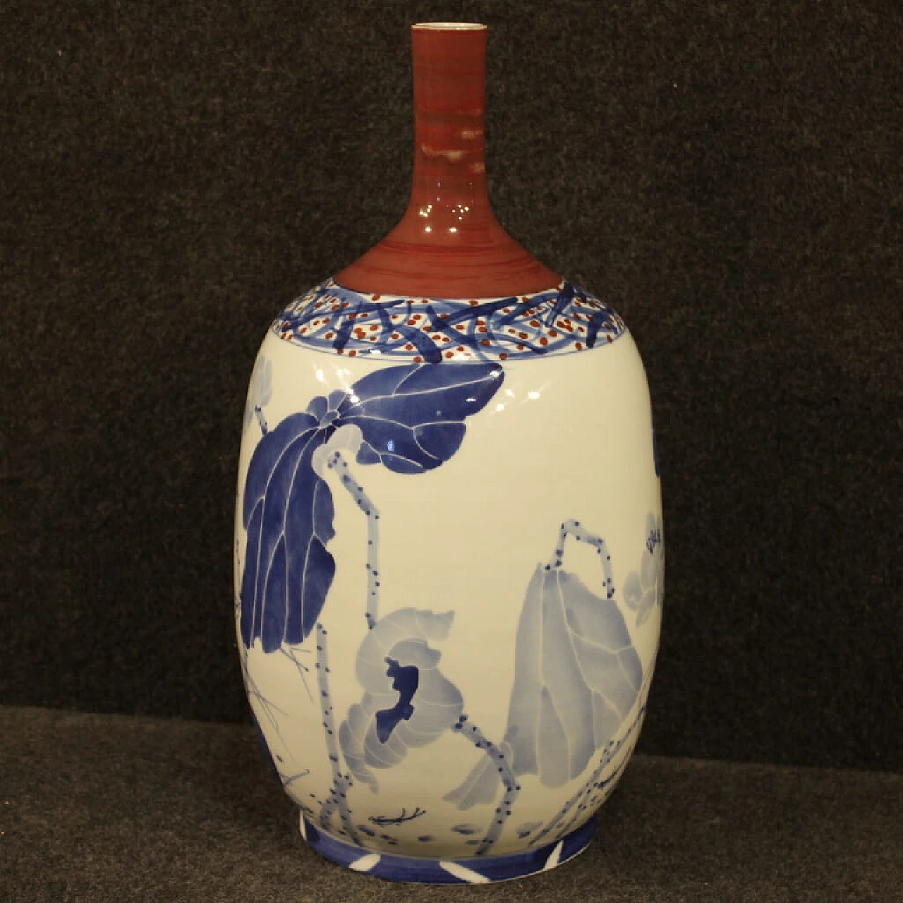 Chinese painted ceramic vase 1116445