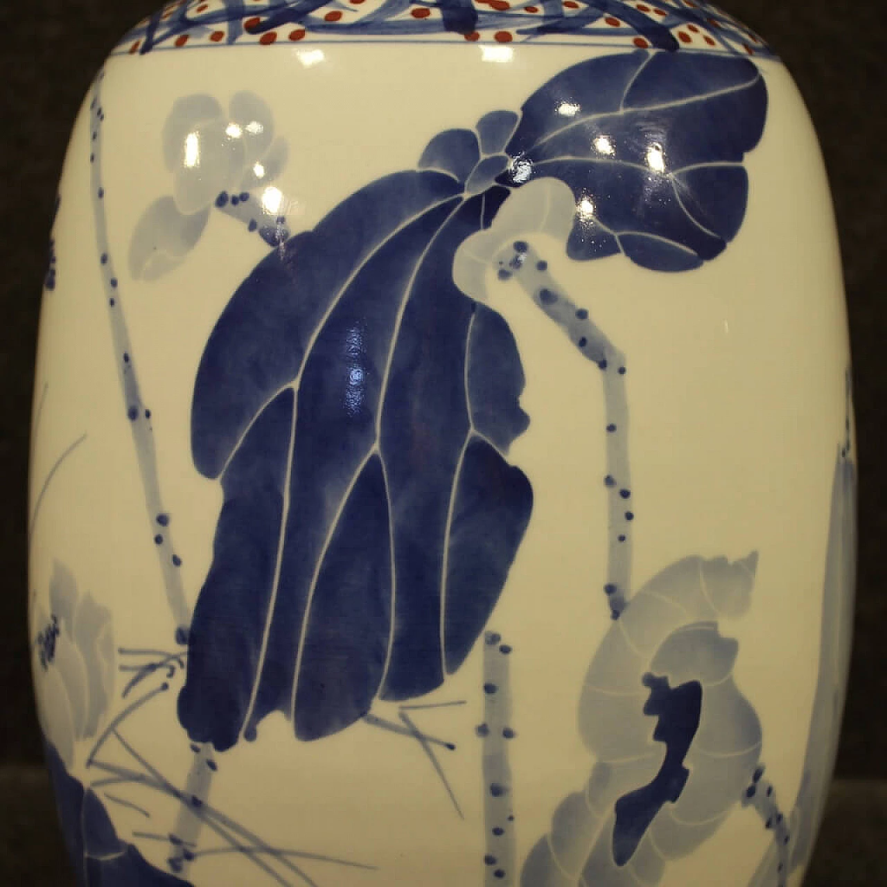 Chinese painted ceramic vase 1116449