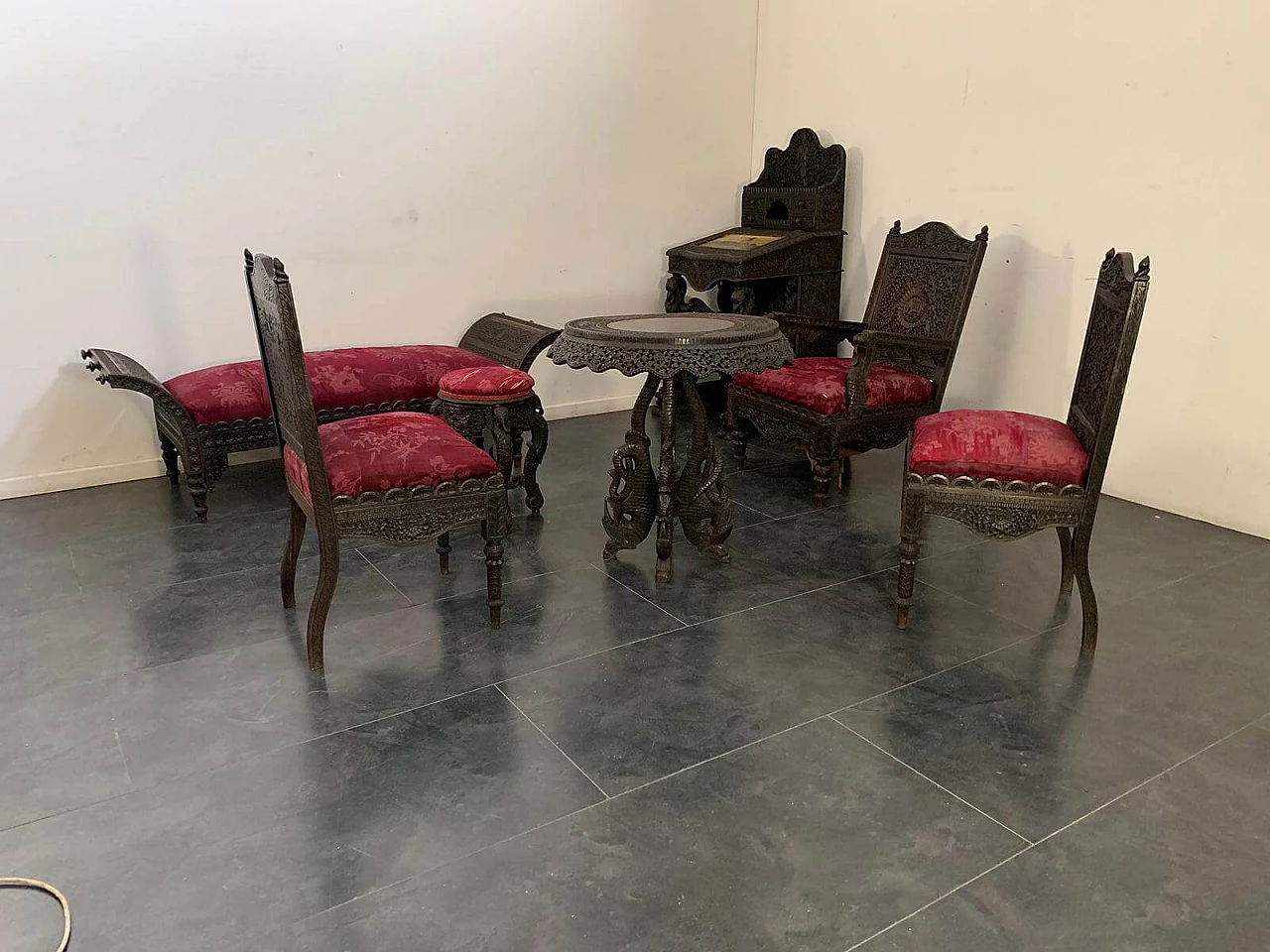 Ancient colonial armchairs 1116550