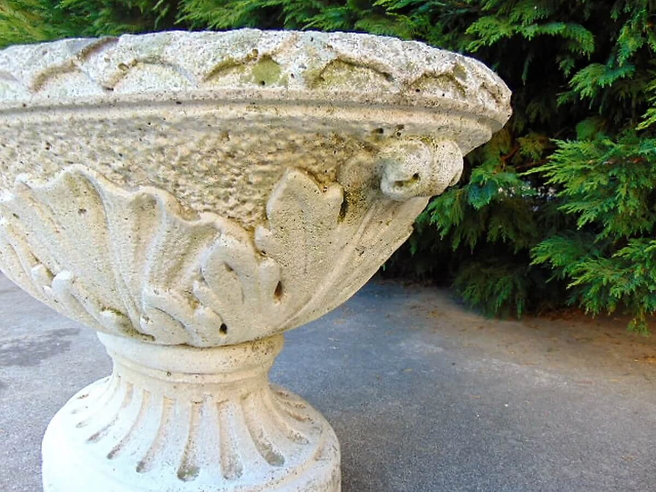 Oval-shaped concrete flower vase 1116700