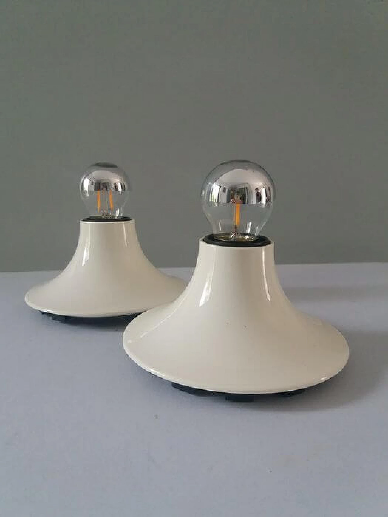 Coppia di lampada parete o soffitto Teti di Vico Magistretti per Artemide 1117260