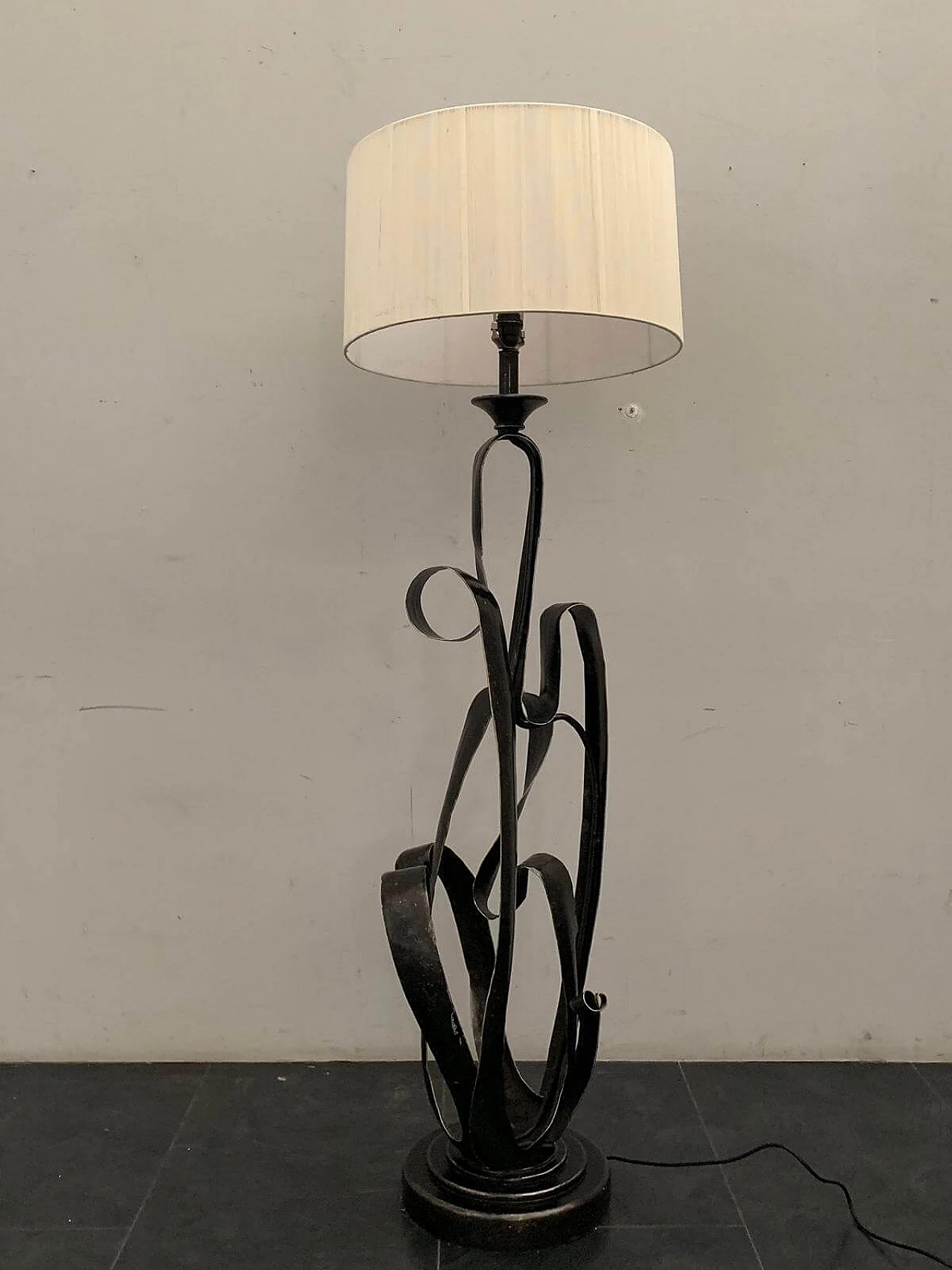 Wrought iron floor lamp, 80's 1117964