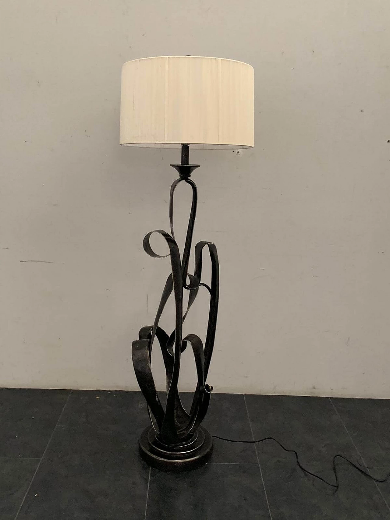 Wrought iron floor lamp, 80's 1117977