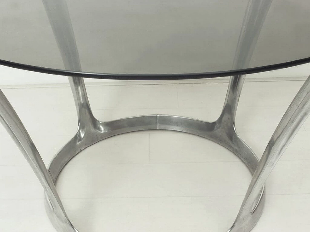 Tavolo da pranzo in alluminio e vetro fumè di Boris Tobacoff, anni '60 1118196