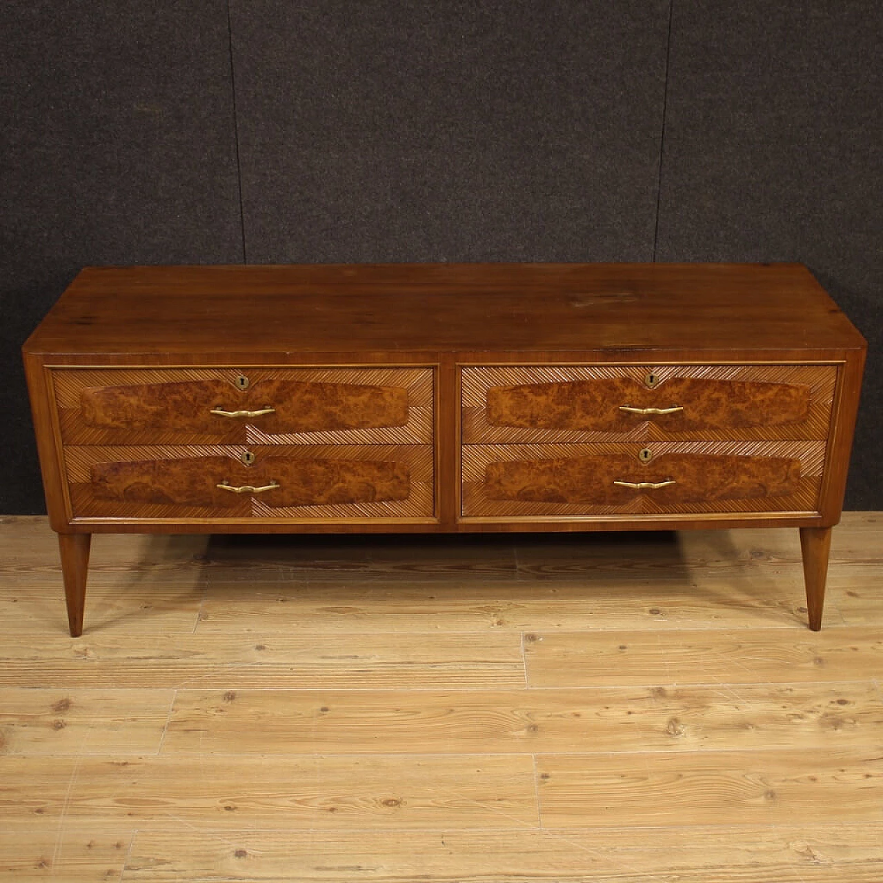 Cassettiera in legno di noce, radica, faggio e legni da frutto 1120905