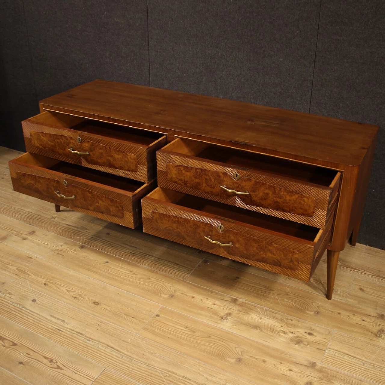 Cassettiera in legno di noce, radica, faggio e legni da frutto 1120910