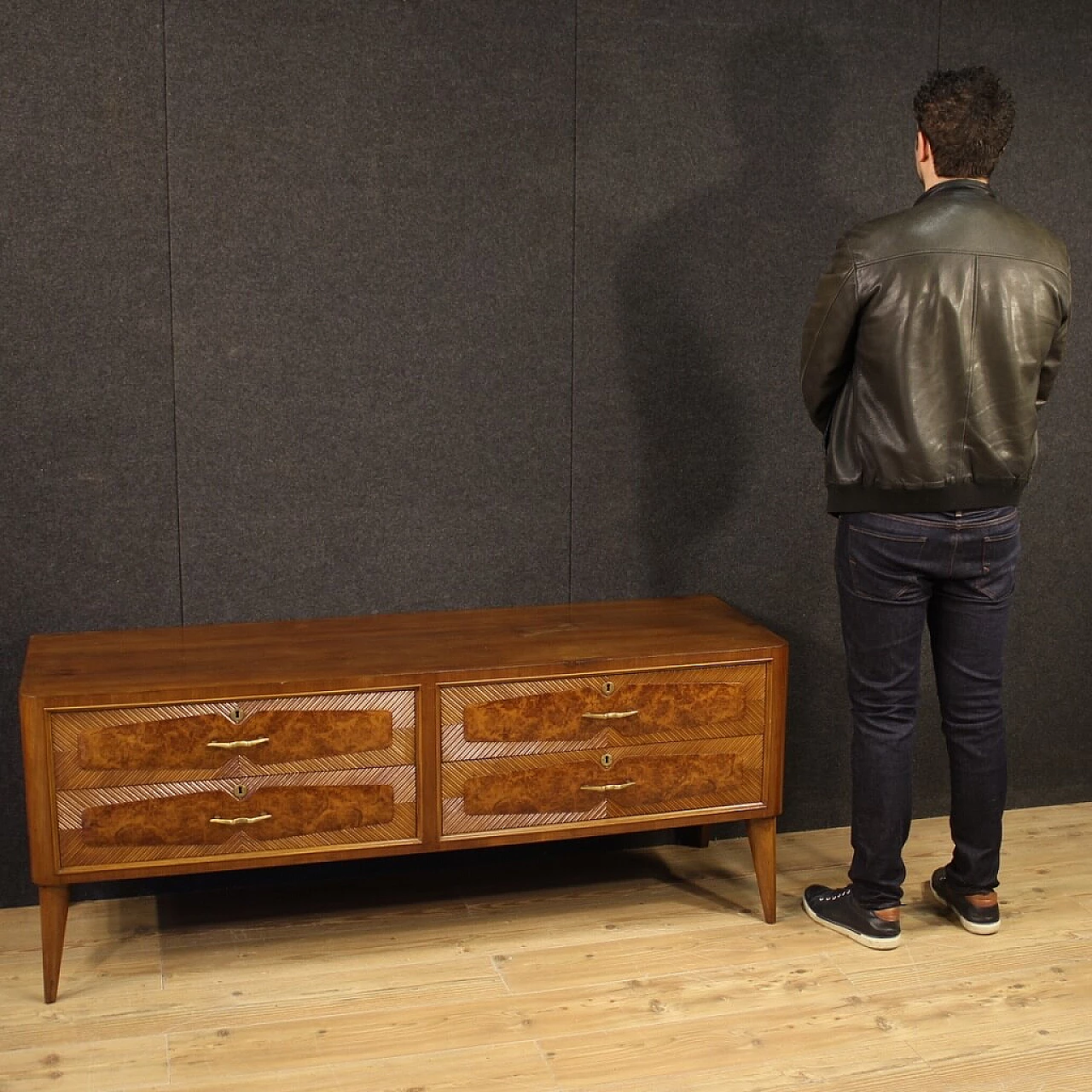 Cassettiera in legno di noce, radica, faggio e legni da frutto 1120915