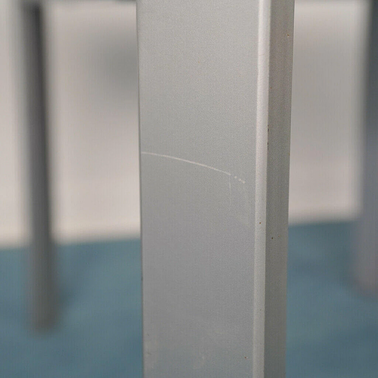 Extending glass and aluminium table 1123597