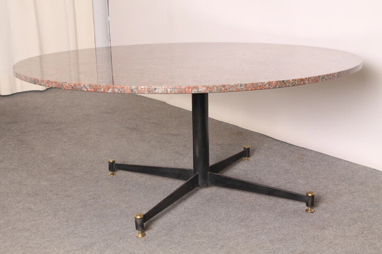 Mid-century round table with pink granite top and brass details, Italy, 50s 1124788