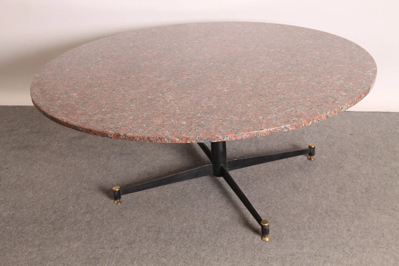 Mid-century round table with pink granite top and brass details, Italy, 50s 1124789