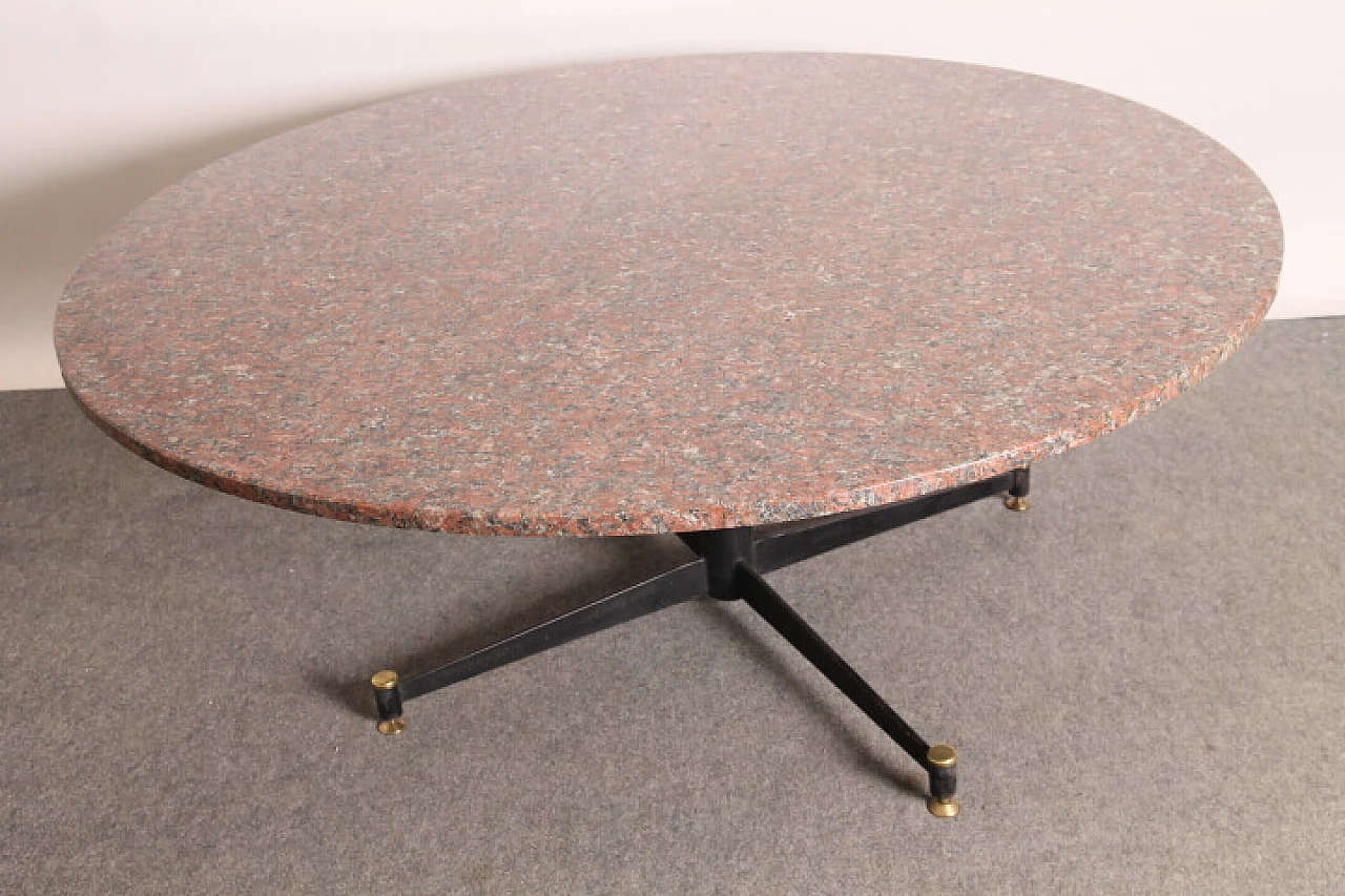 Mid-century round table with pink granite top and brass details, Italy, 50s 1124790