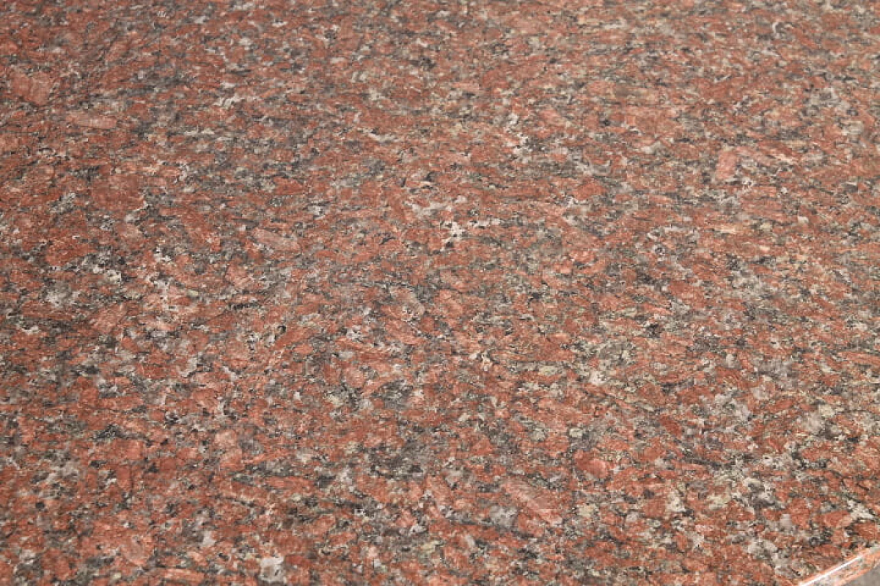 Mid-century round table with pink granite top and brass details, Italy, 50s 1124792