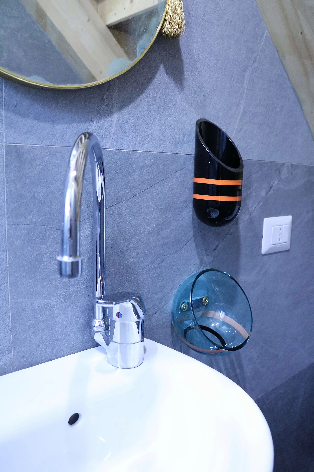 Bathroom set in Murano glass, 50s 1126314