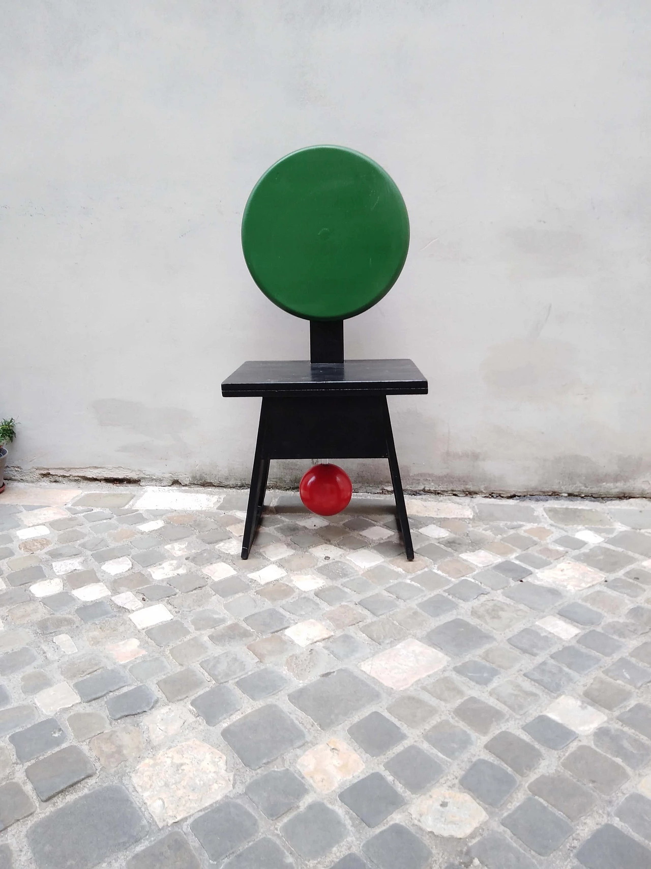 Chair with red ball 1127079