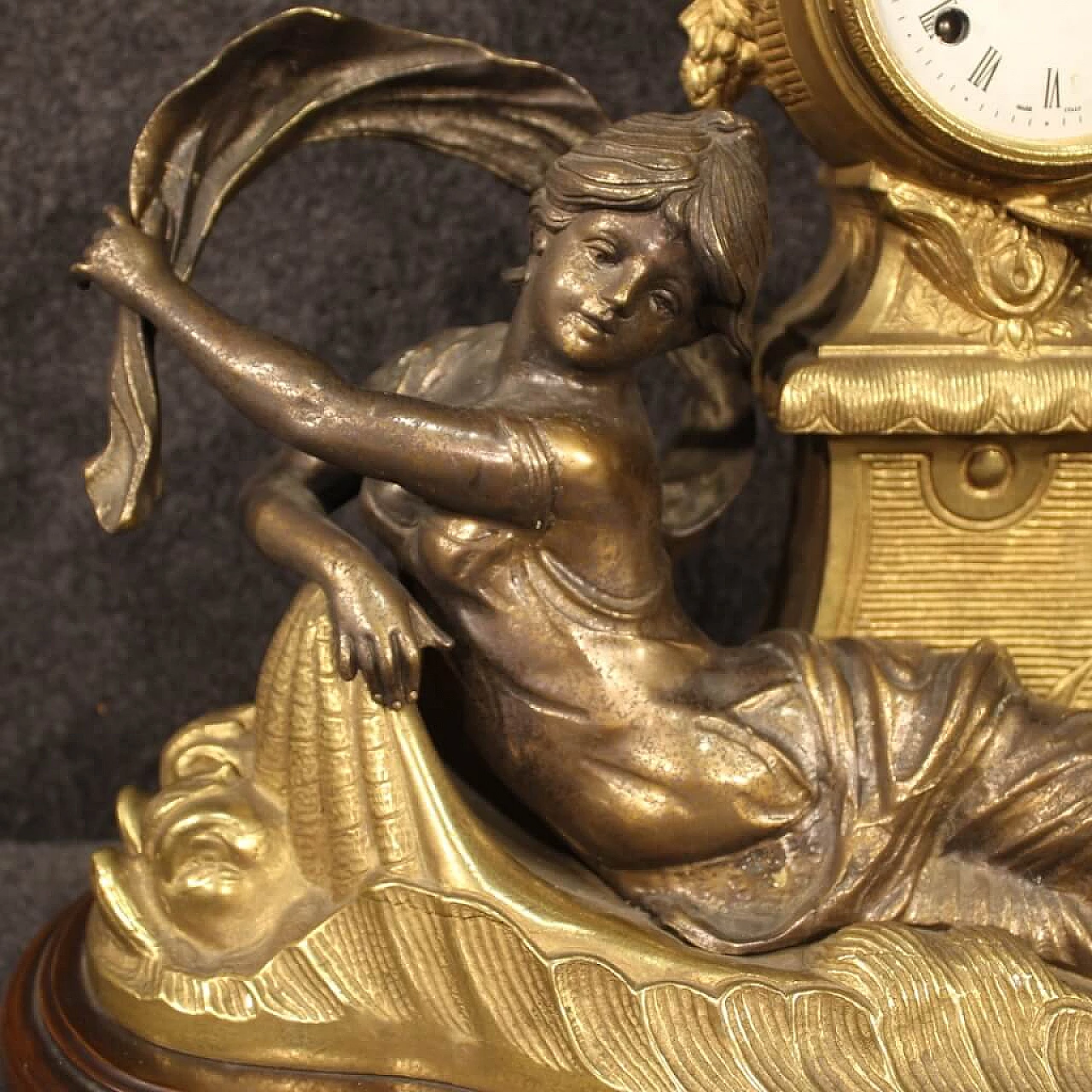 Orologio francese in bronzo e antimonio dorato 1127548