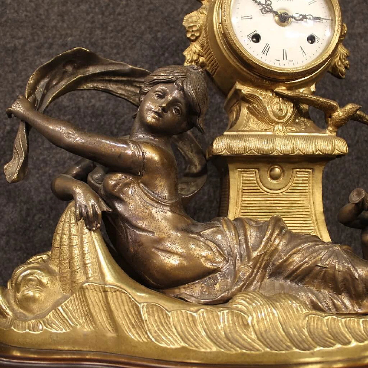 Orologio francese in bronzo e antimonio dorato 1127549