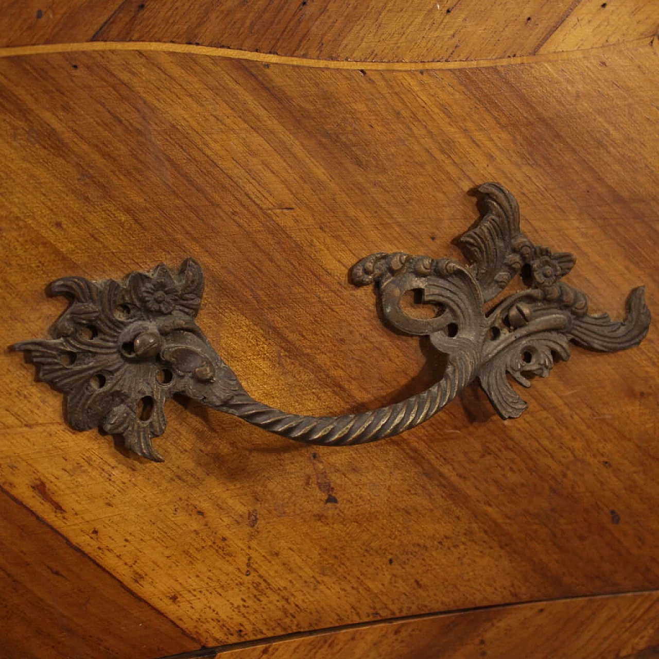 Comò italiano intarsiato in stile Luigi XV 1127881