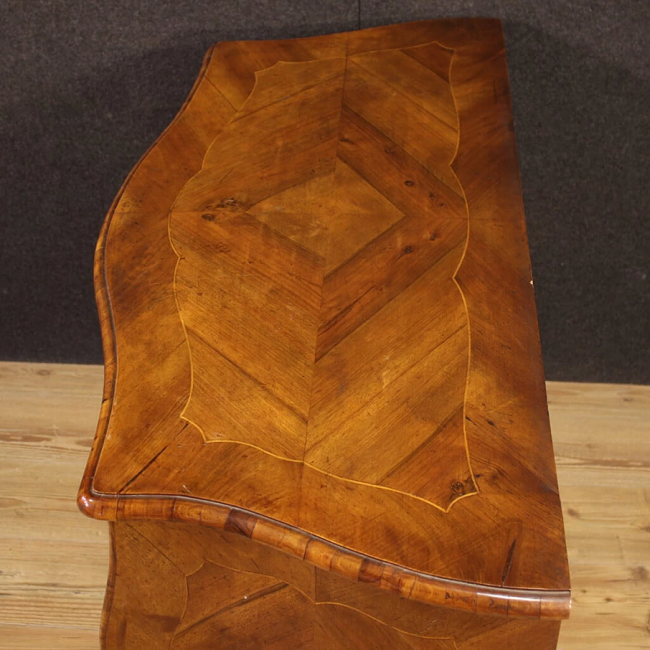 Comò italiano intarsiato in stile Luigi XV 1127887