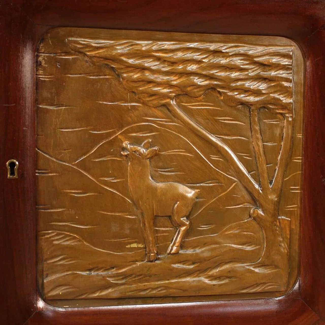 Italian belief in mahogany, walnut, beech and fruit woods 1131179