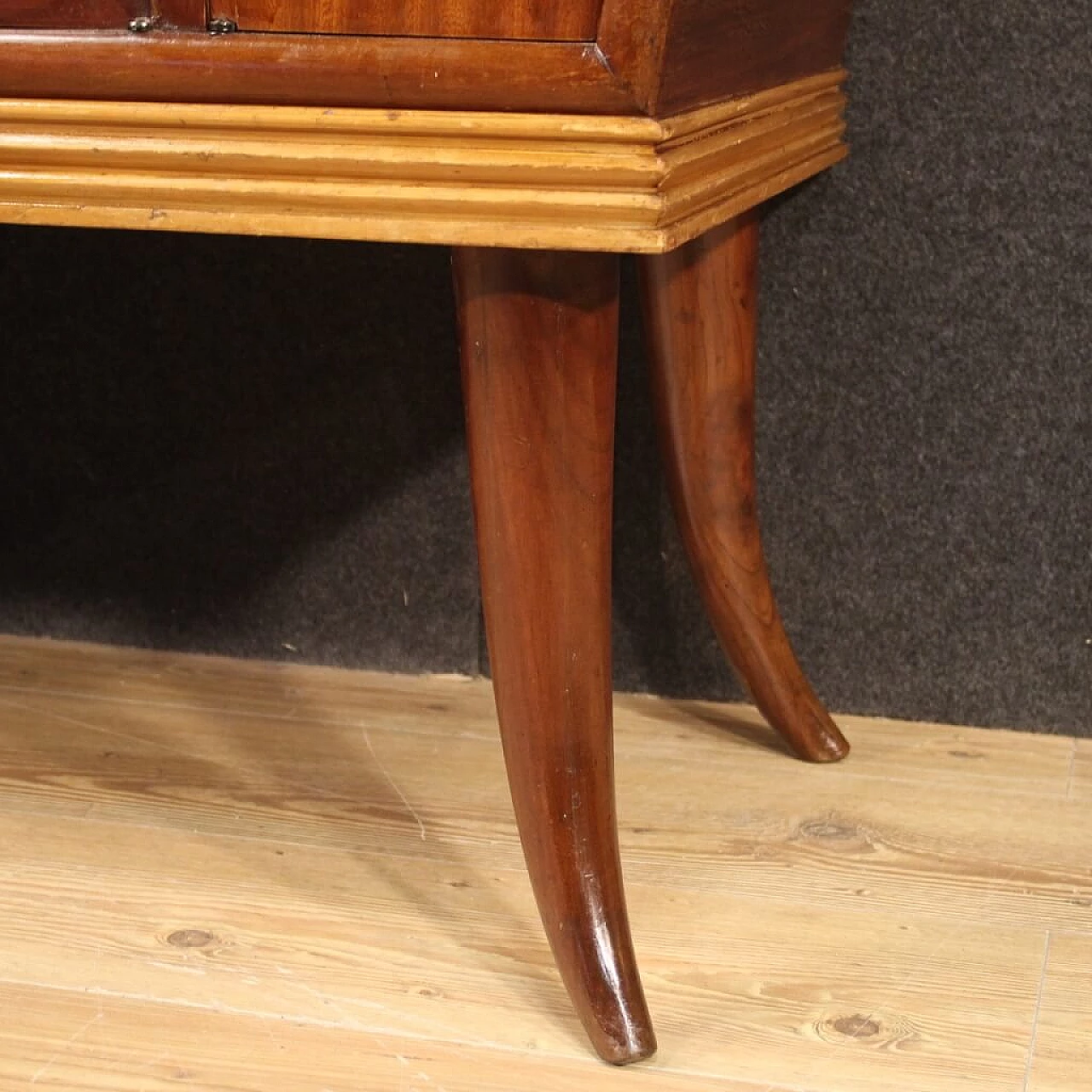 Italian belief in mahogany, walnut, beech and fruit woods 1131180