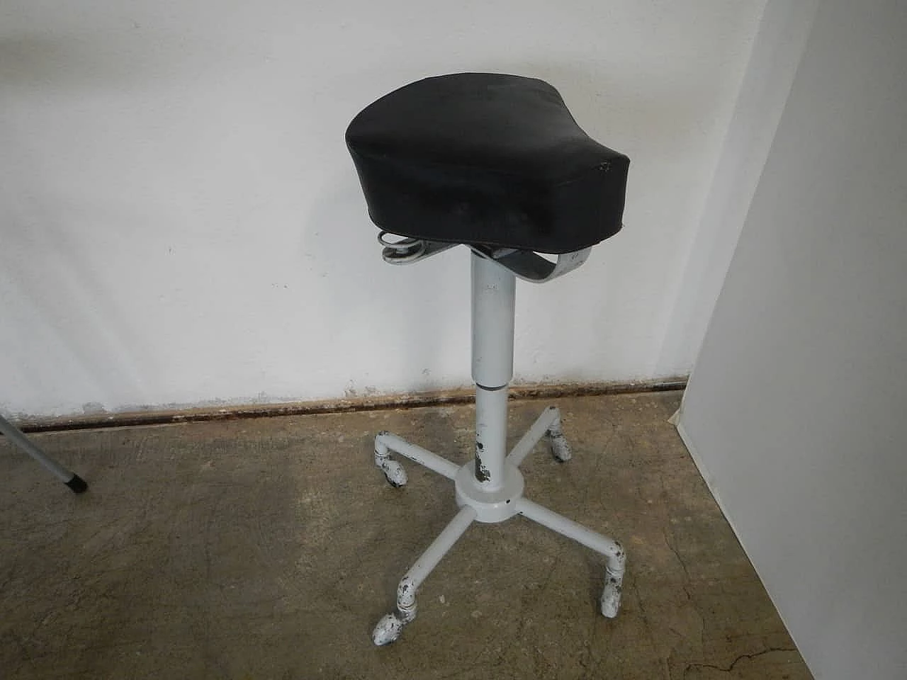 Adjustable stool on wheels with Giuliari seat, Italy, 50s 1133877