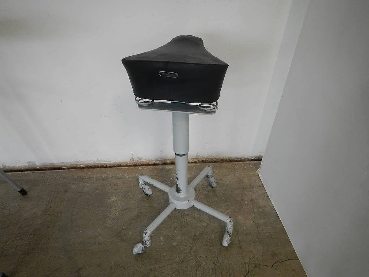 Adjustable stool on wheels with Giuliari seat, Italy, 50s 1133878