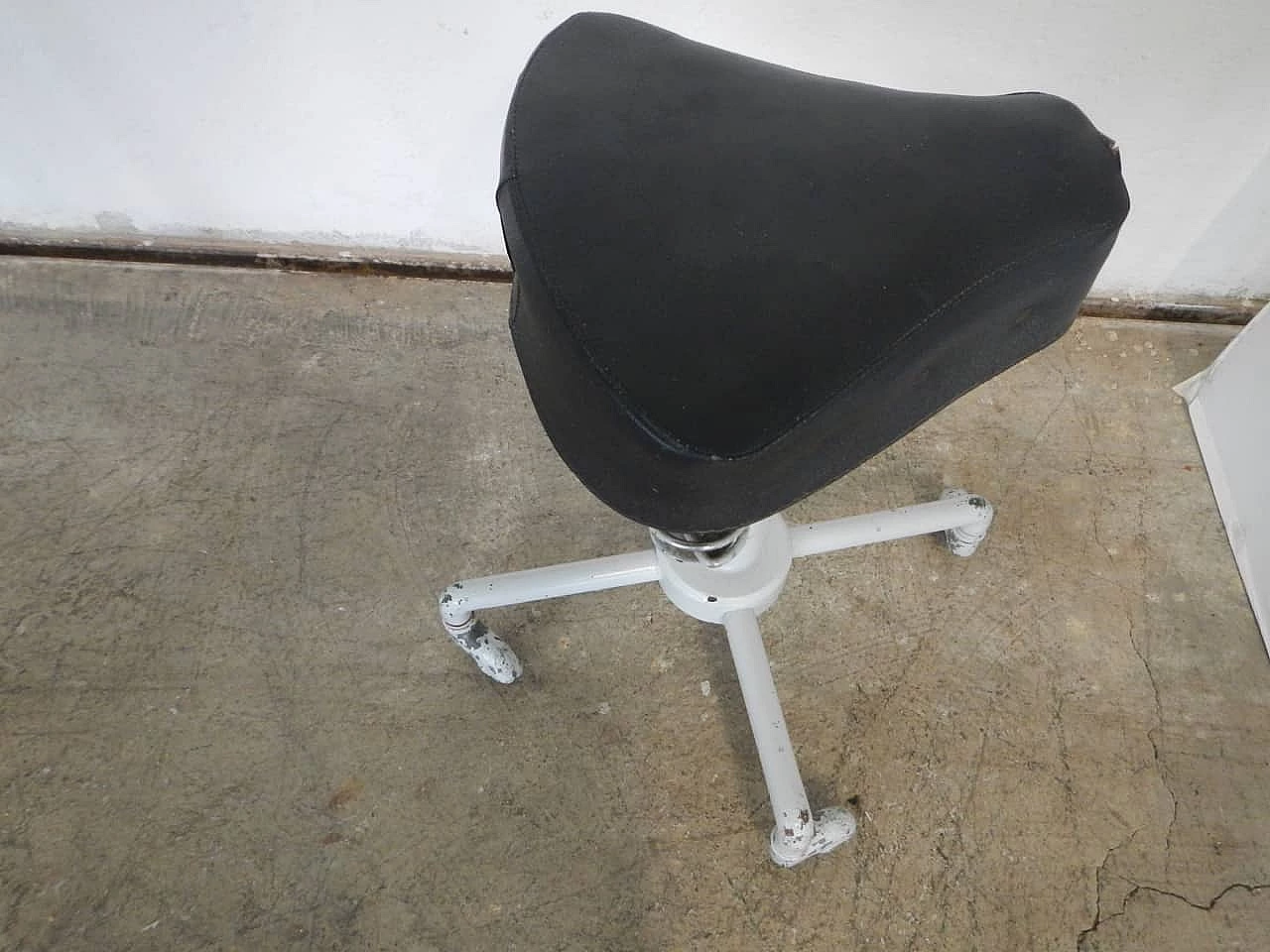 Adjustable stool on wheels with Giuliari seat, Italy, 50s 1133879