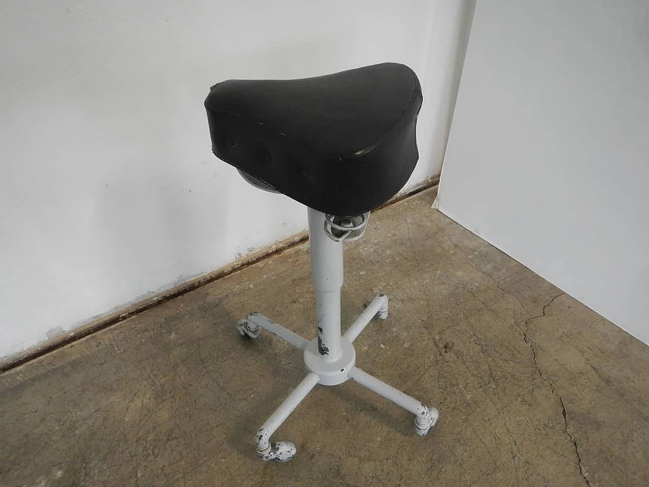 Adjustable stool on wheels with Giuliari seat, Italy, 50s 1133880
