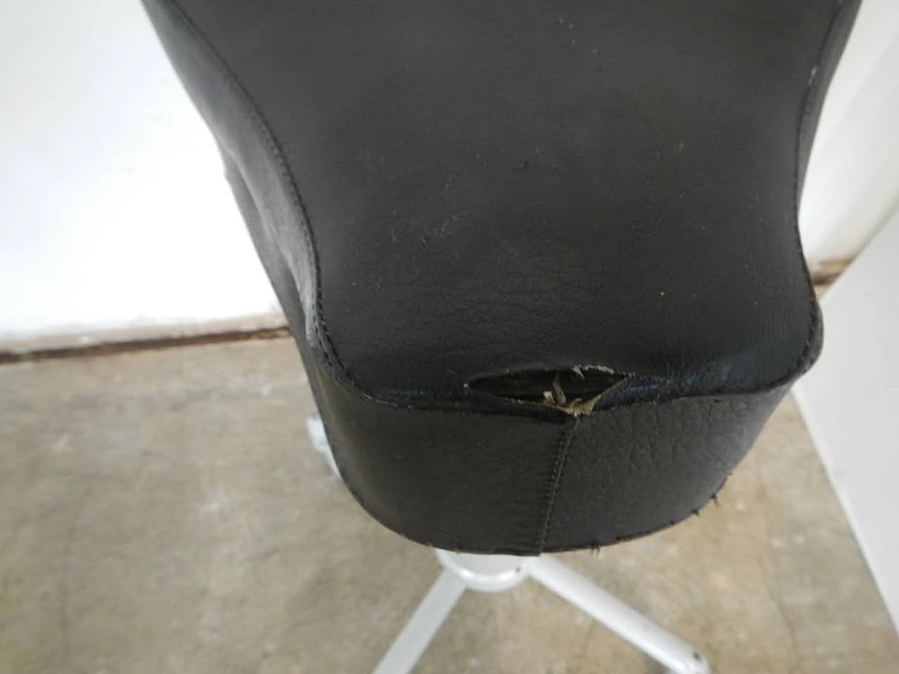 Sgabello regolabile con ruote e sella Giuliari, anni '50 1133881