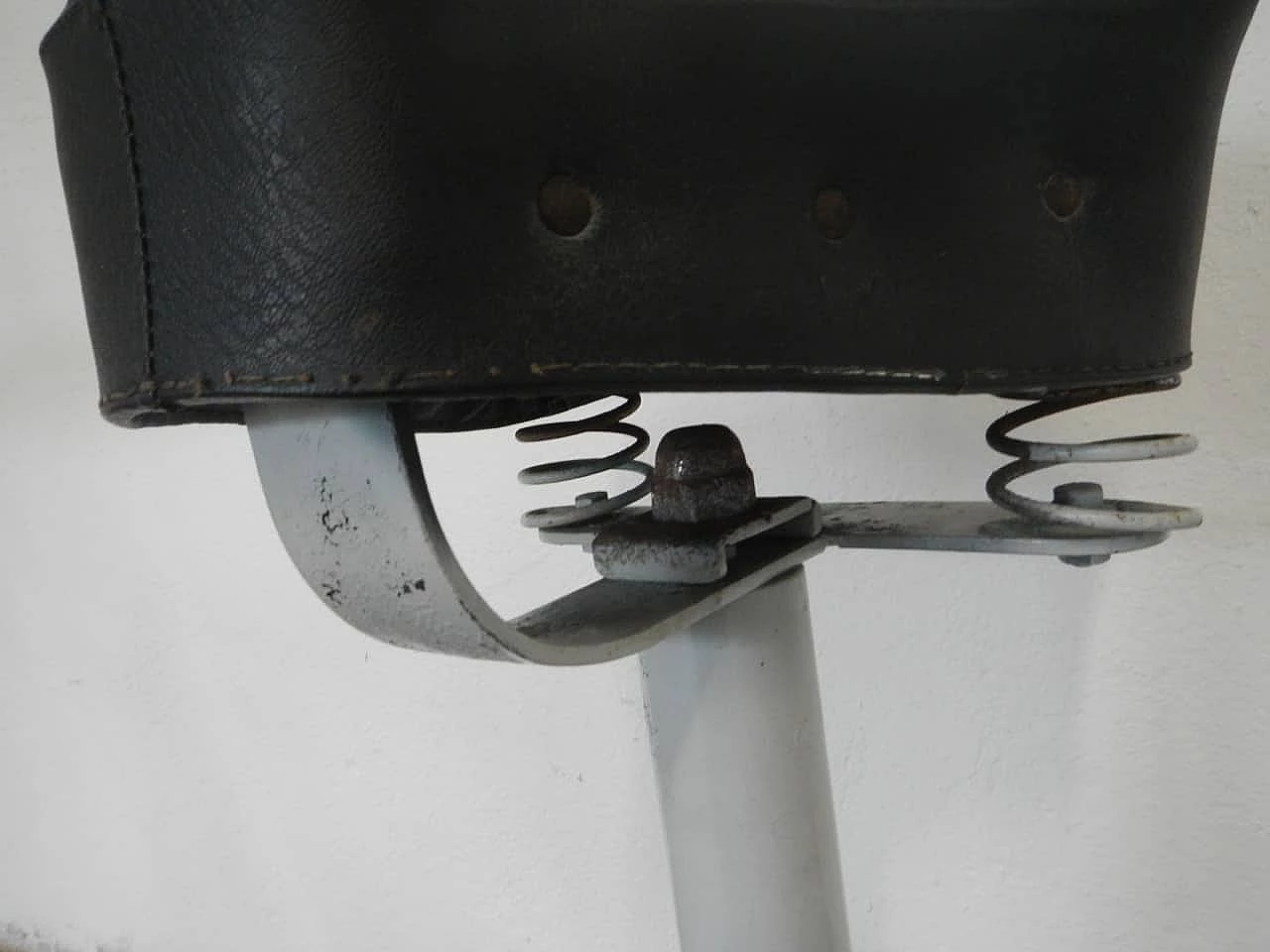 Adjustable stool on wheels with Giuliari seat, Italy, 50s 1133887