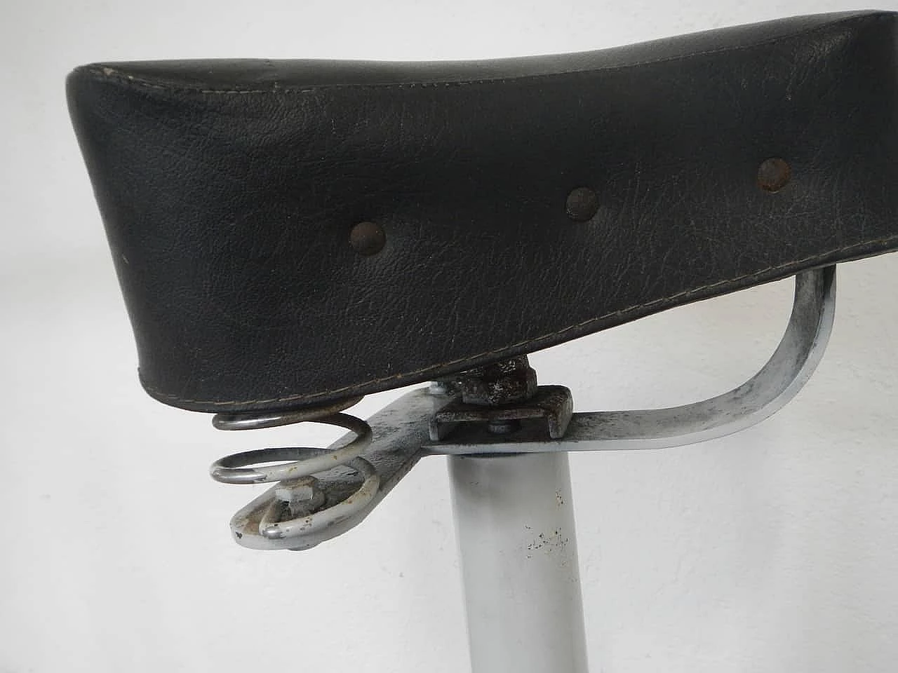 Sgabello regolabile con ruote e sella Giuliari, anni '50 1133888