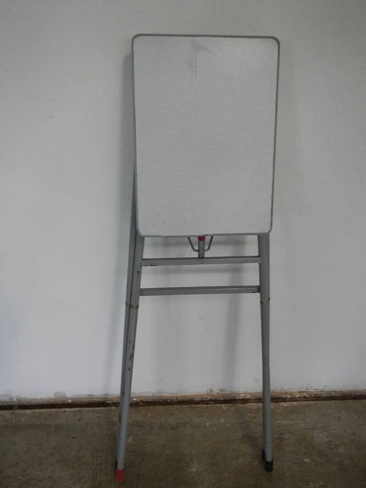 Piedistallo per diapositive o proiettore Megemi, Olanda, anni '70 1133895