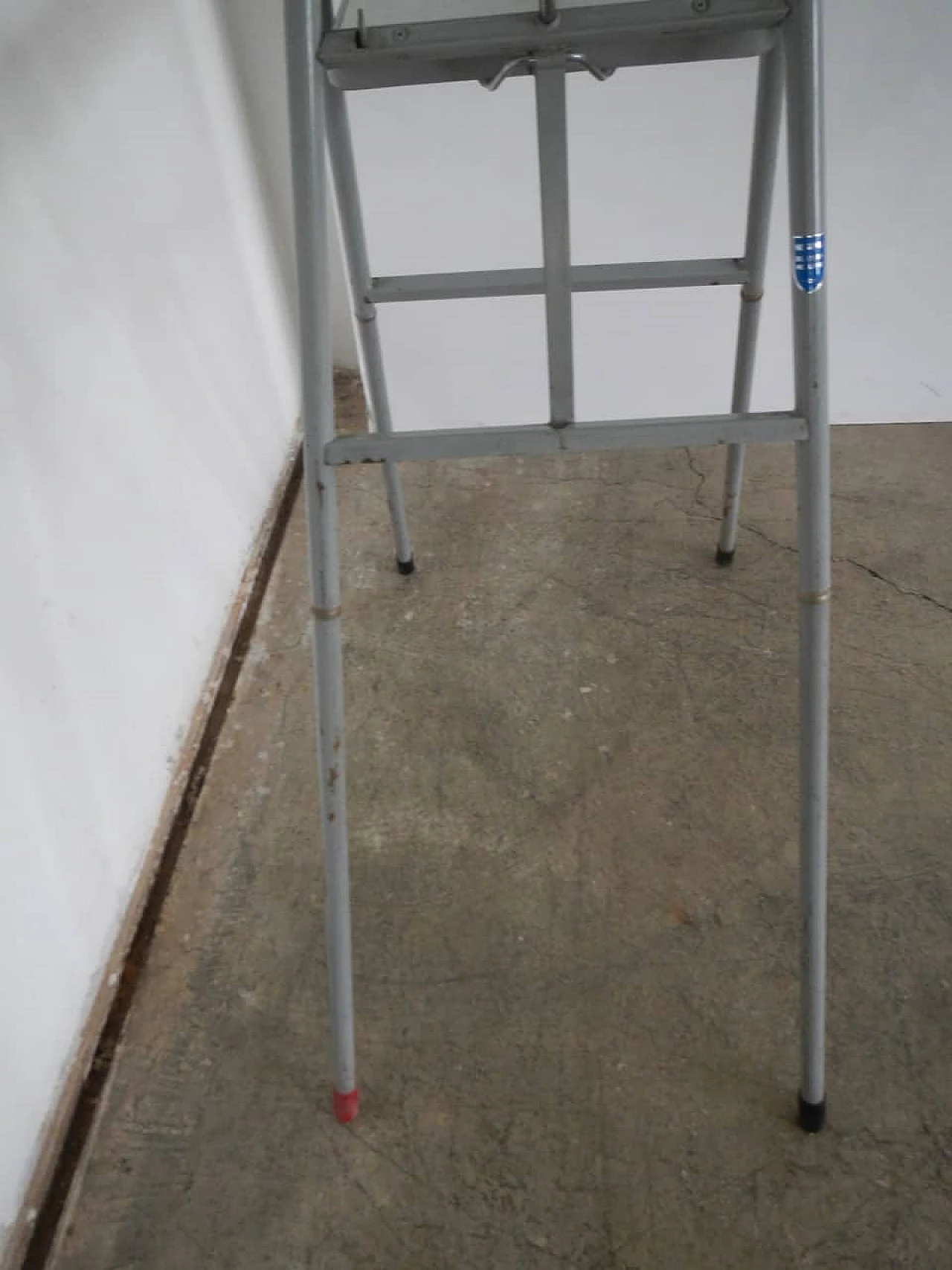 Piedistallo per diapositive o proiettore Megemi, Olanda, anni '70 1133896