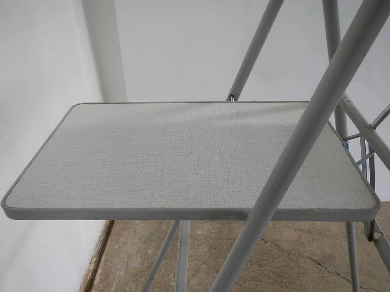 Piedistallo per diapositive o proiettore Megemi, Olanda, anni '70 1133898