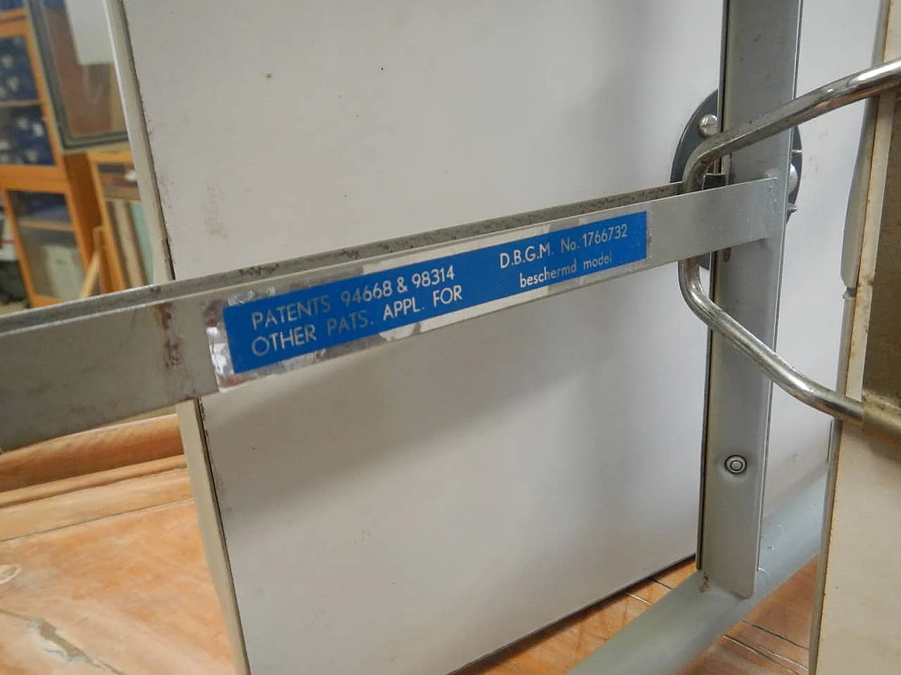 Piedistallo per diapositive o proiettore Megemi, Olanda, anni '70 1133900