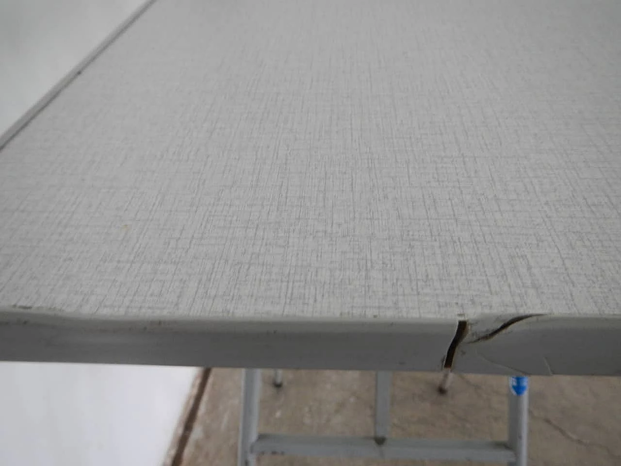 Piedistallo per diapositive o proiettore Megemi, Olanda, anni '70 1133902