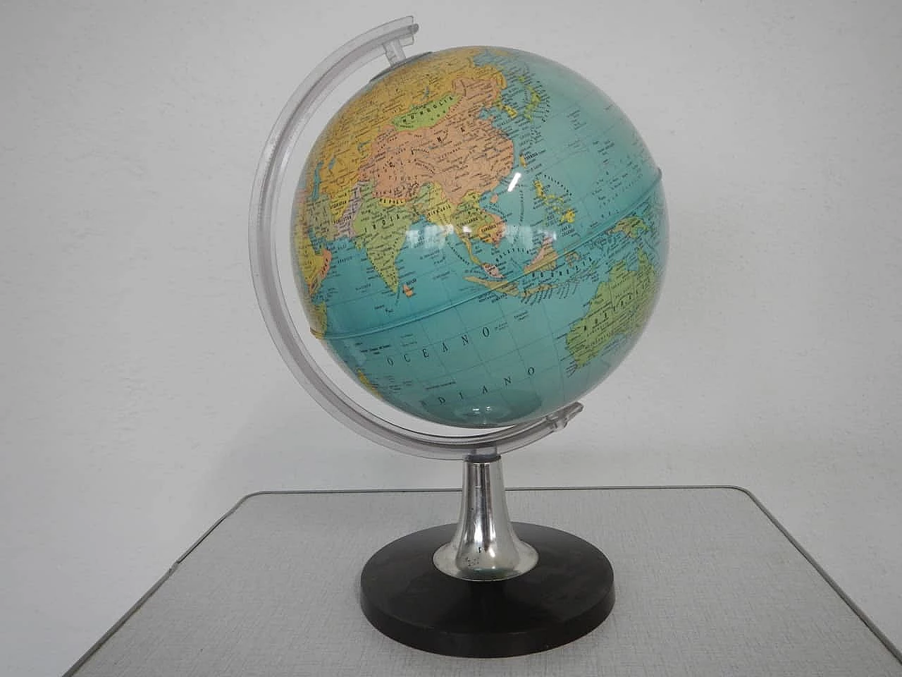 Globe, '70s 1133970
