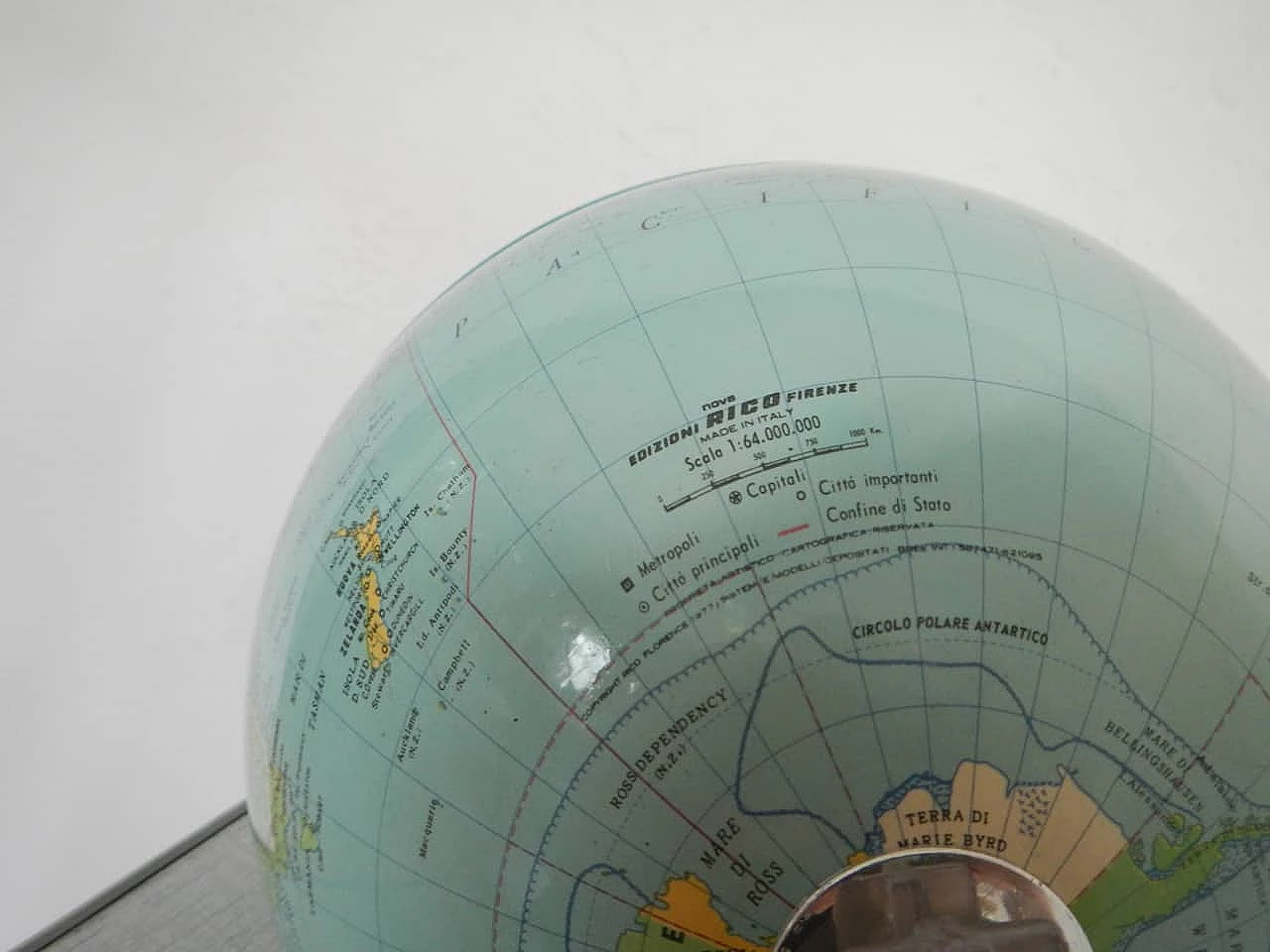 Globe, '70s 1133972