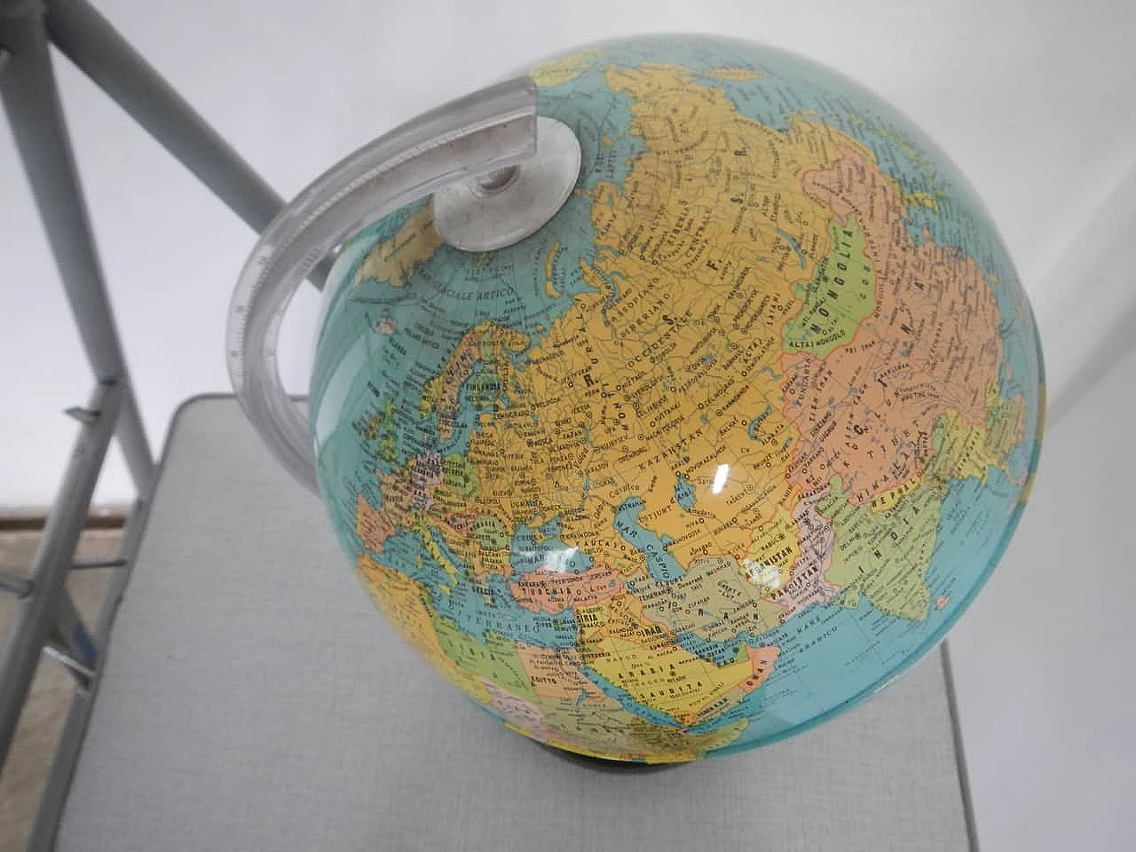 Globe, '70s 1133975