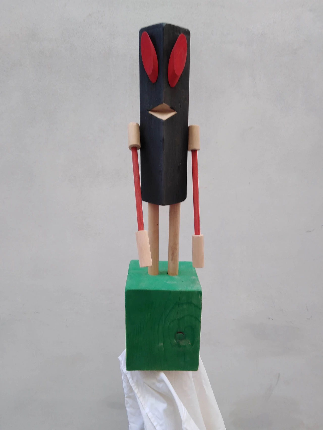 Sculpture "Infantile", a tribute to the creativity of children 1136170