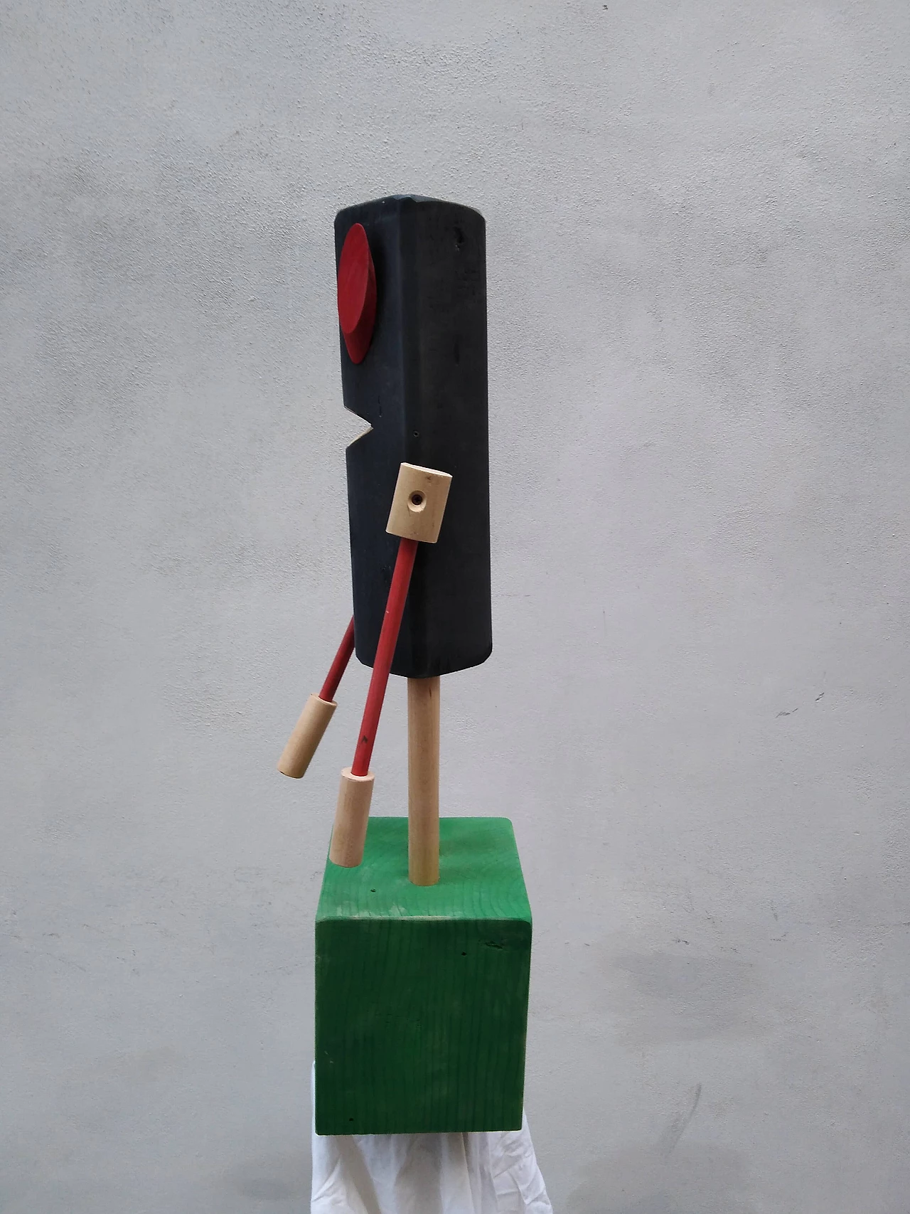 Sculpture "Infantile", a tribute to the creativity of children 1136171