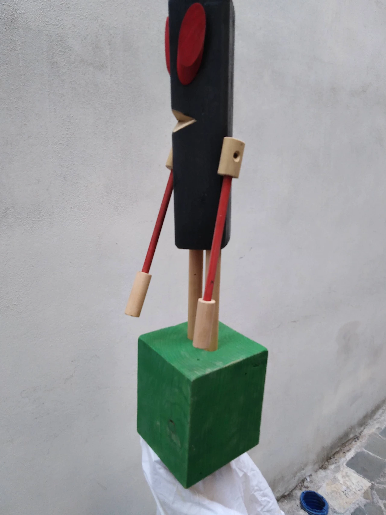 Sculpture "Infantile", a tribute to the creativity of children 1136172