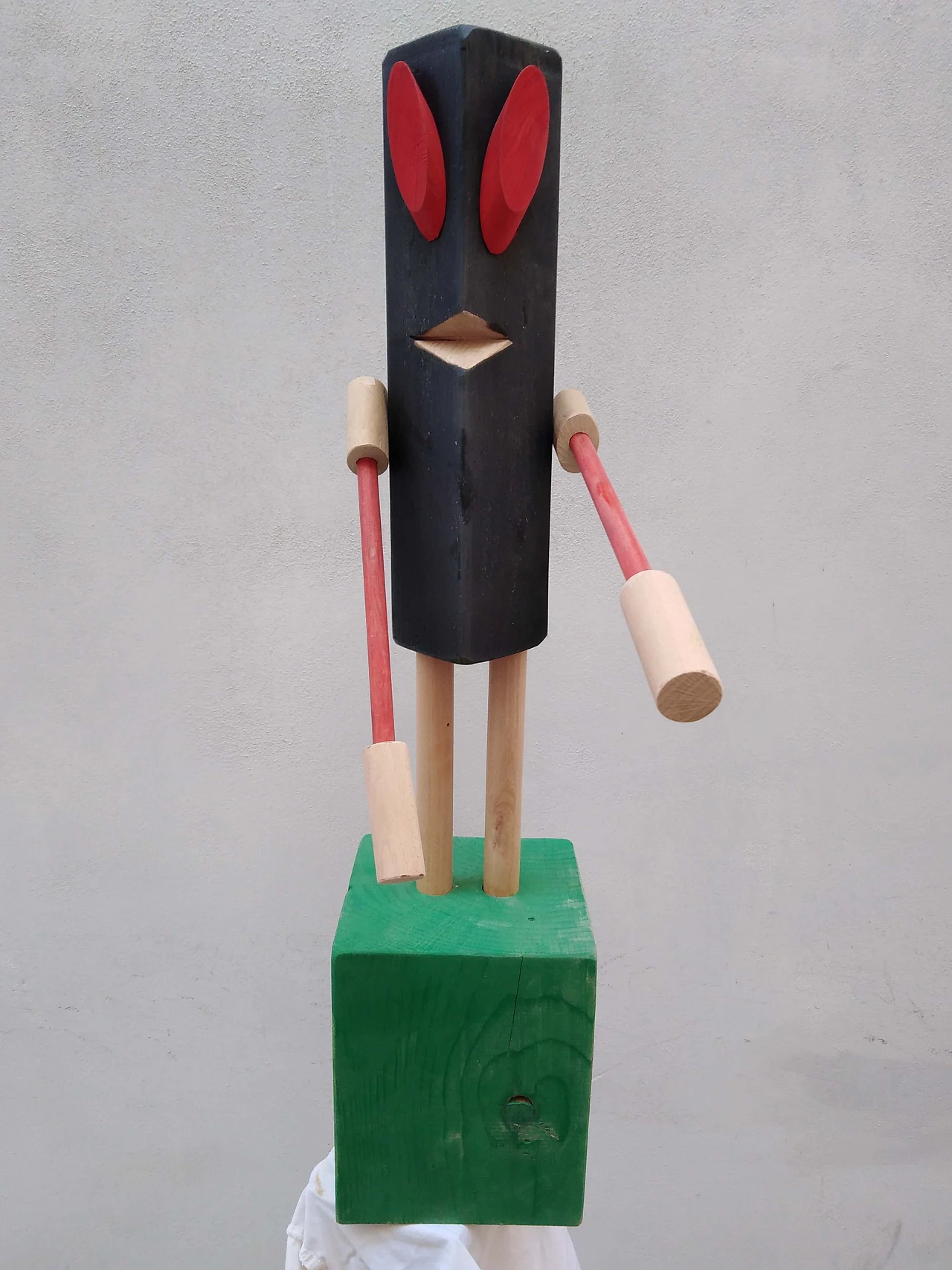 Sculpture "Infantile", a tribute to the creativity of children 1136173