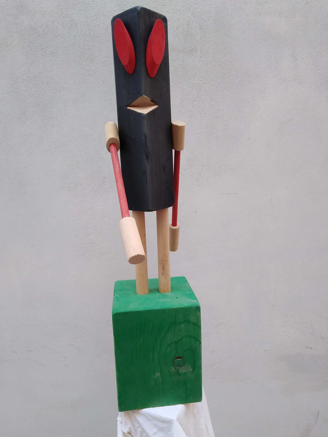 Sculpture "Infantile", a tribute to the creativity of children 1136174