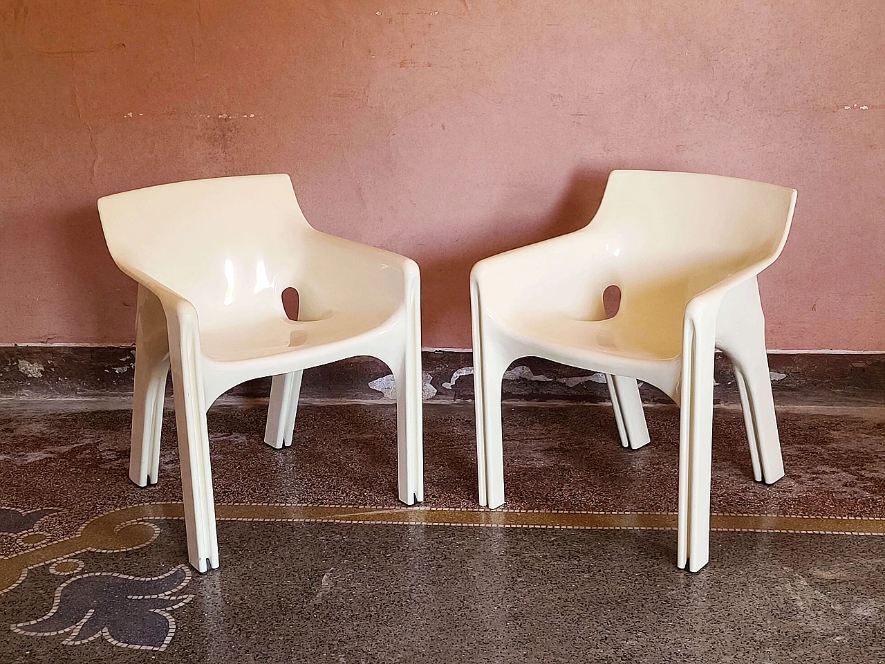 Pair of Gaudi chairs by Vico Magistretti for Artemide, 70's 1137460