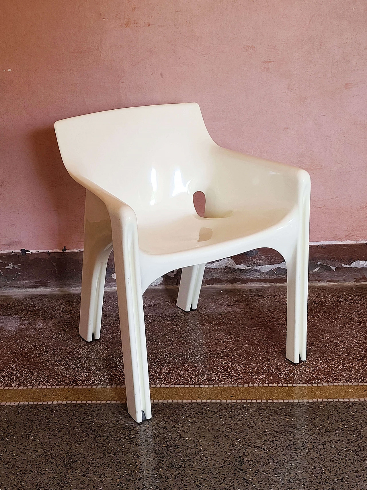 Pair of Gaudi chairs by Vico Magistretti for Artemide, 70's 1137461